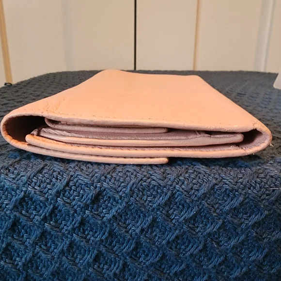 Gucci Guccissima light Pink wallet EUC - Picture 5 of 14